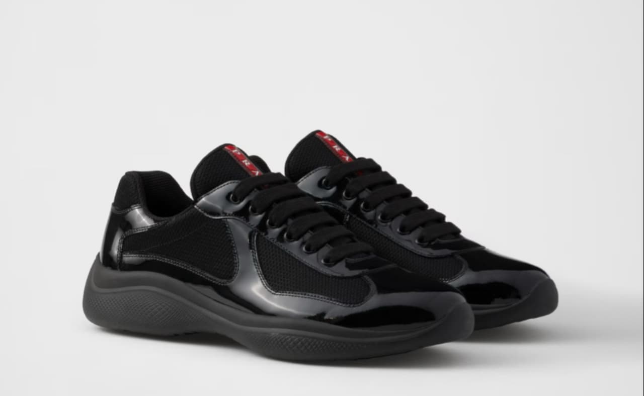 Prada cup – Siyah