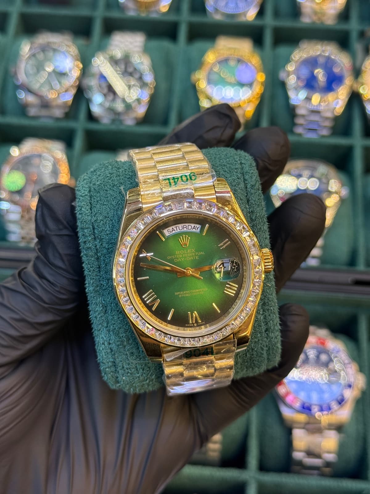 Rolex Day-Date – Altın yeşil taşlı